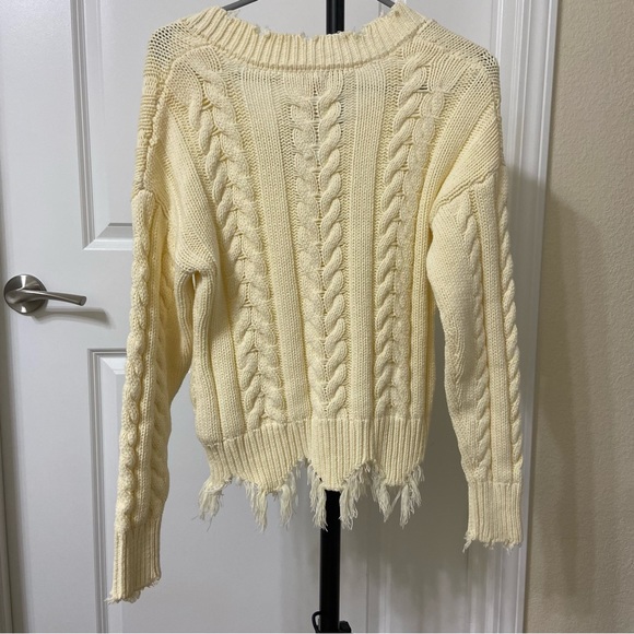 New GUESS Yves Cable Destroy Sweater Size M NWT - Picture 5 of 9